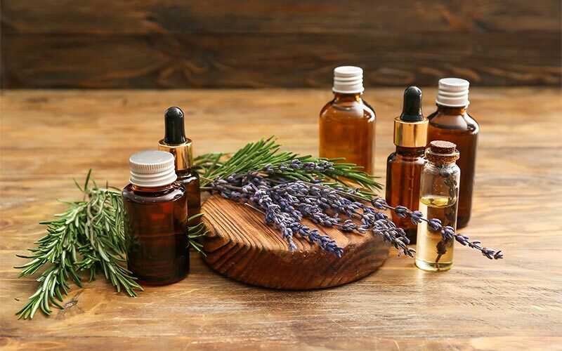 Les huiles essentielles à emporter pour les vacances dans le Var